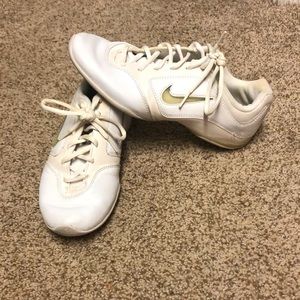 White Nike tennis shoes